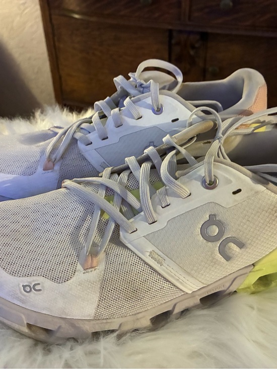 On Running Shoes - On Running White and Light Peach Cloud Shoes